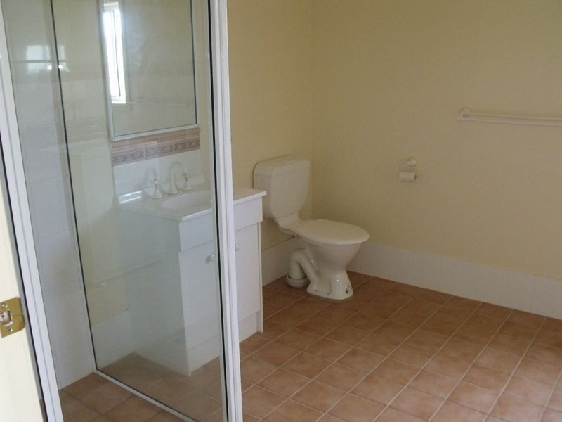 2 Paris Place, Cowra NSW 2794