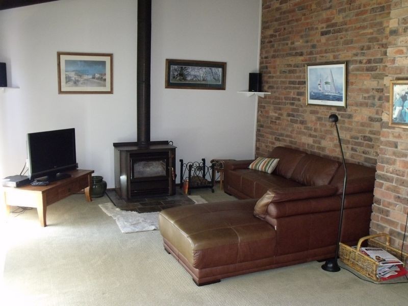 9 Amaroo Avenue, Cowra NSW 2794