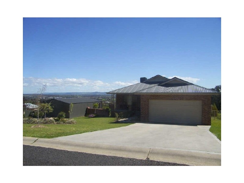 8 London Drive, Cowra NSW 2794