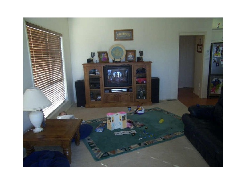 8 London Drive, Cowra NSW 2794