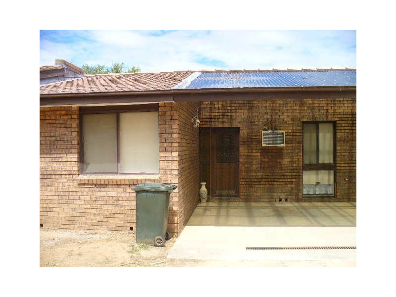 2/6 Yaldara Crescent, Cowra NSW 2794