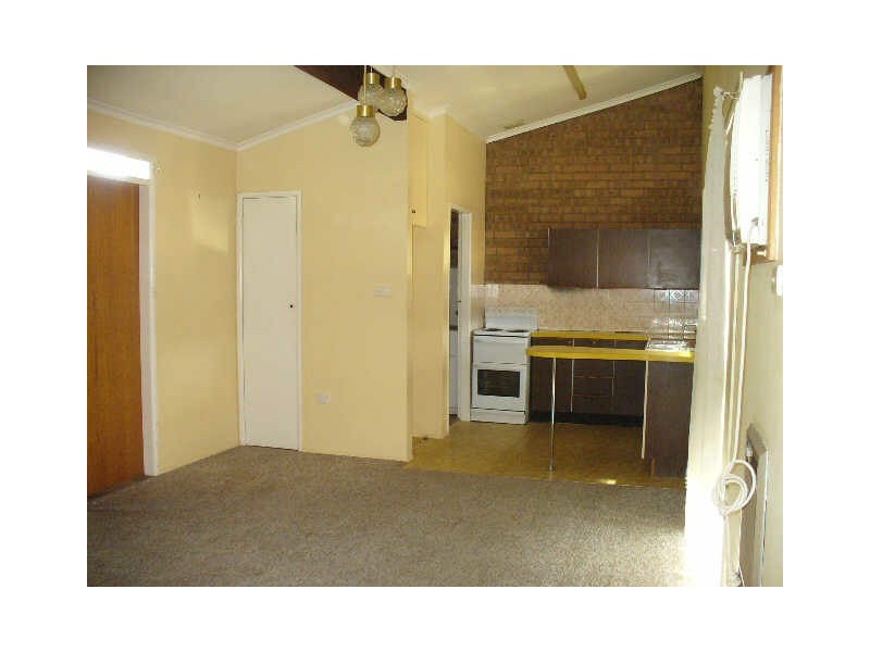 2/6 Yaldara Crescent, Cowra NSW 2794