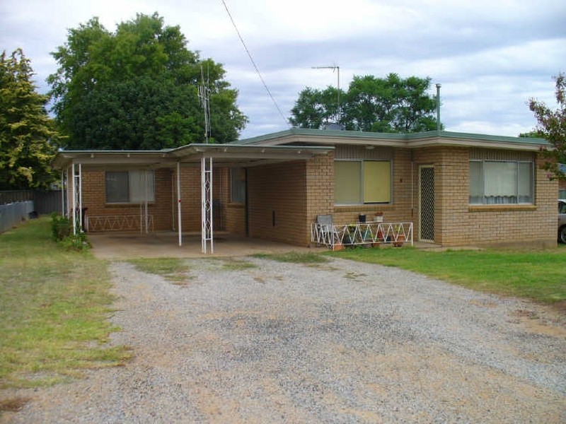 2/9 Kooralla Walk, Cowra NSW 2794