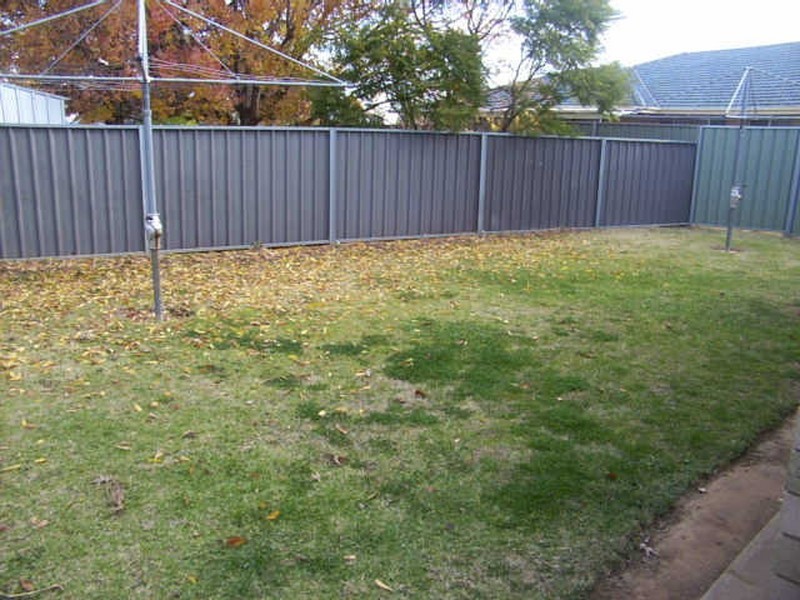 2/9 Kooralla Walk, Cowra NSW 2794