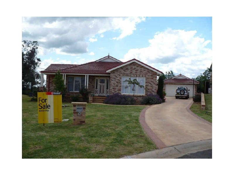 8 Paris Place, Cowra NSW 2794