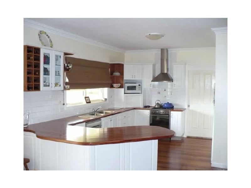 8 Paris Place, Cowra NSW 2794