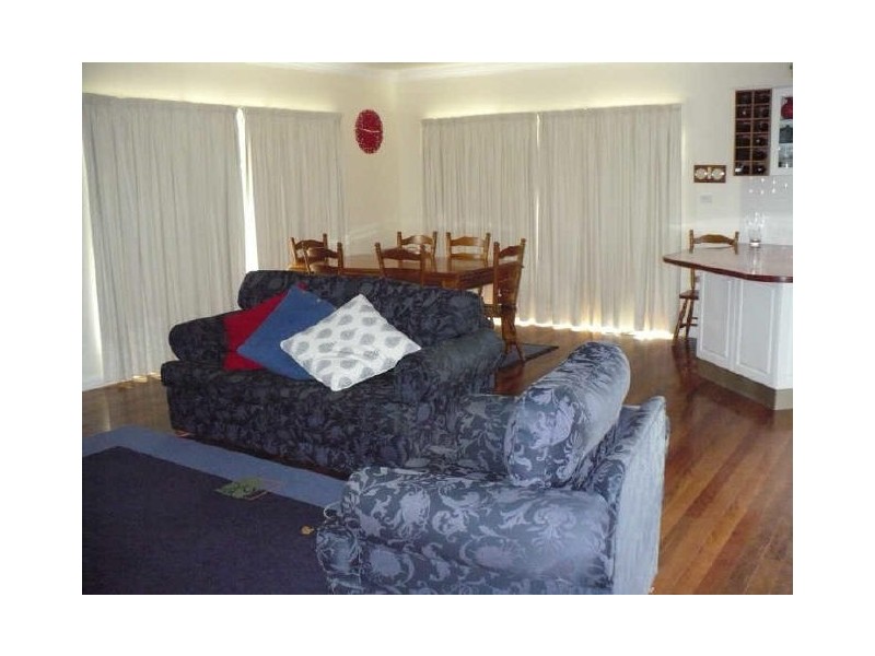 8 Paris Place, Cowra NSW 2794