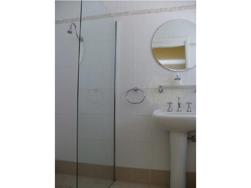 8 Paris Place, Cowra NSW 2794