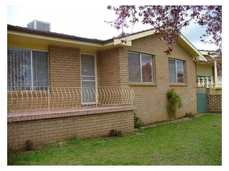 43 Kibbler Street, Cowra NSW 2794