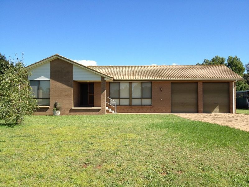 4 Dawson Drive, Cowra NSW 2794
