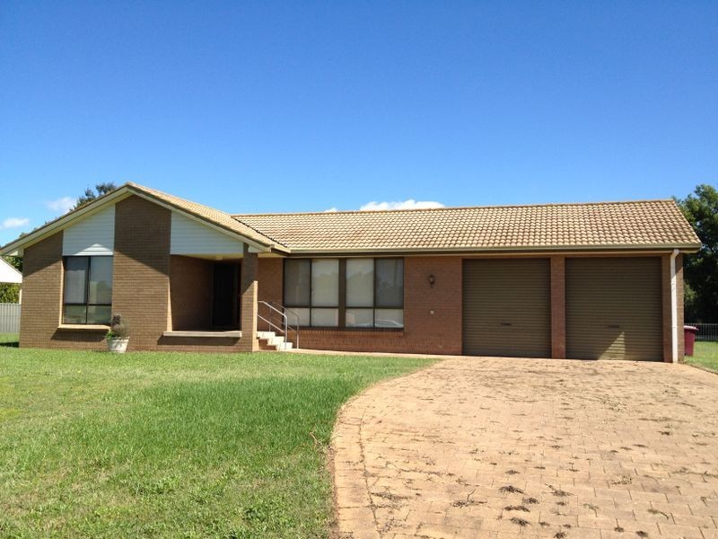 4 Dawson Drive, Cowra NSW 2794