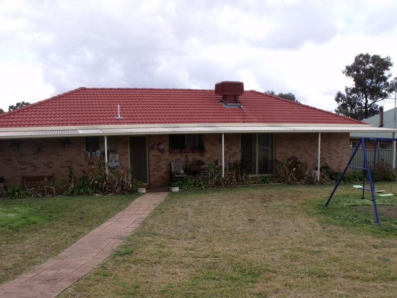 24 Evans Street, Cowra NSW 2794