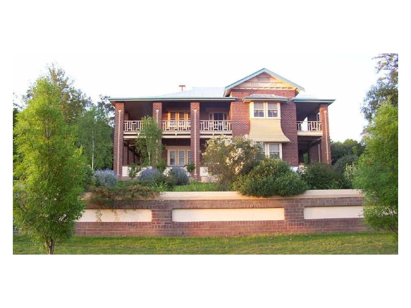 90 Liverpool Street, Cowra NSW 2794
