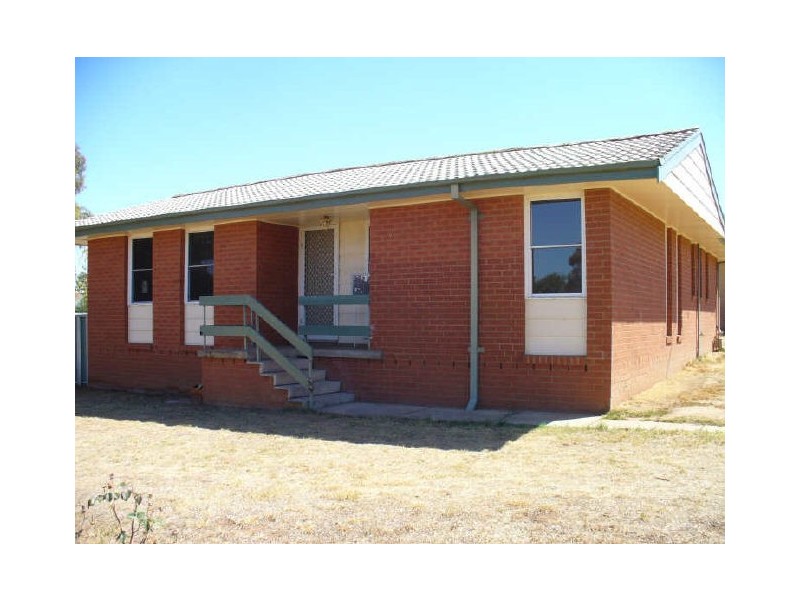 4 Bahloo Street, Cowra NSW 2794