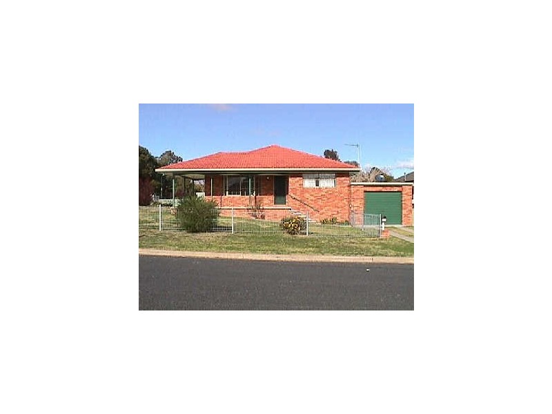 6 Pridham Street, Cowra NSW 2794