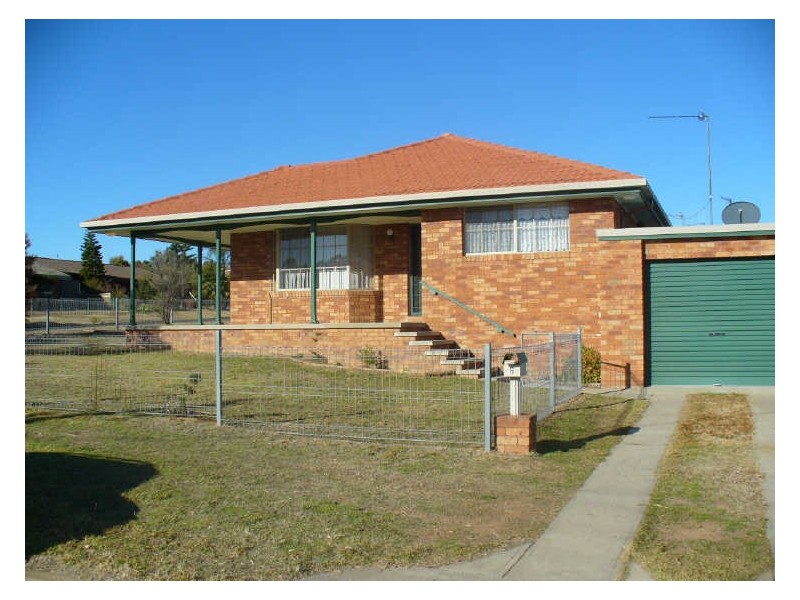 6 Pridham Street, Cowra NSW 2794