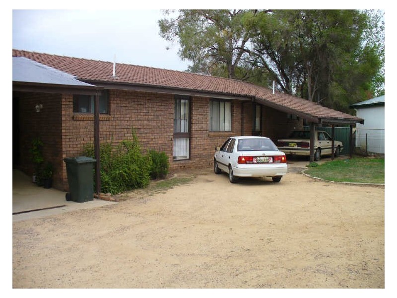 4/6 Yaldara Crescent, Cowra NSW 2794
