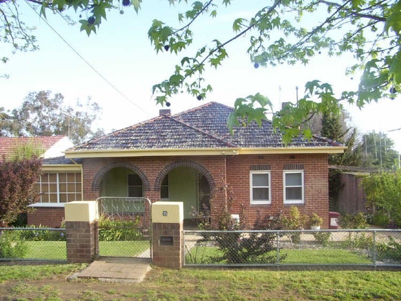15 Carleton Street, Cowra NSW 2794