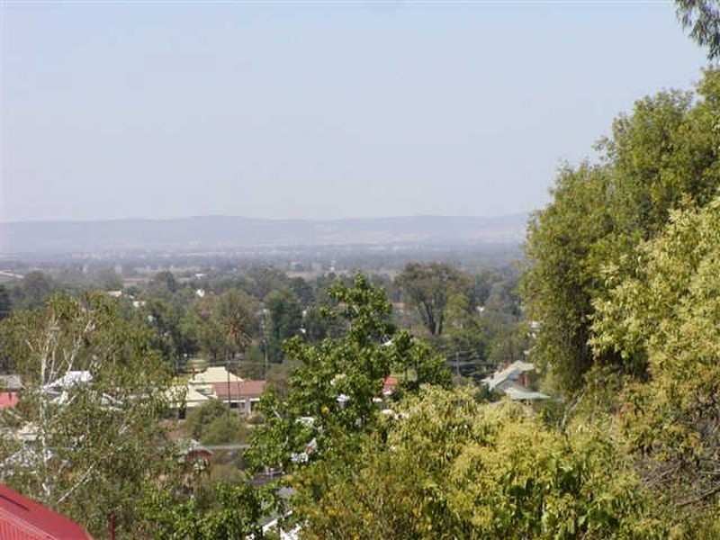 15 Carleton Street, Cowra NSW 2794