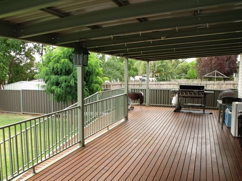 8 Newcombe Street, Cowra NSW 2794