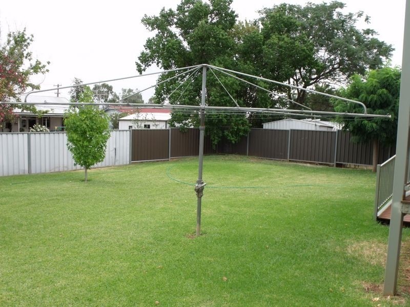 8 Newcombe Street, Cowra NSW 2794
