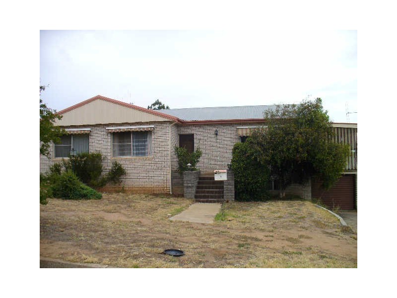 7 Karinya Street, Cowra NSW 2794