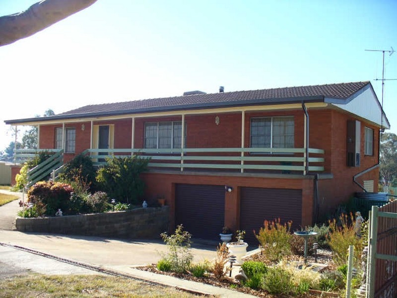 68 Hartley Street, Cowra NSW 2794
