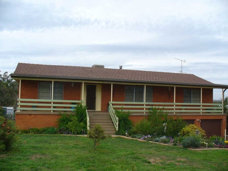 68 Hartley Street, Cowra NSW 2794