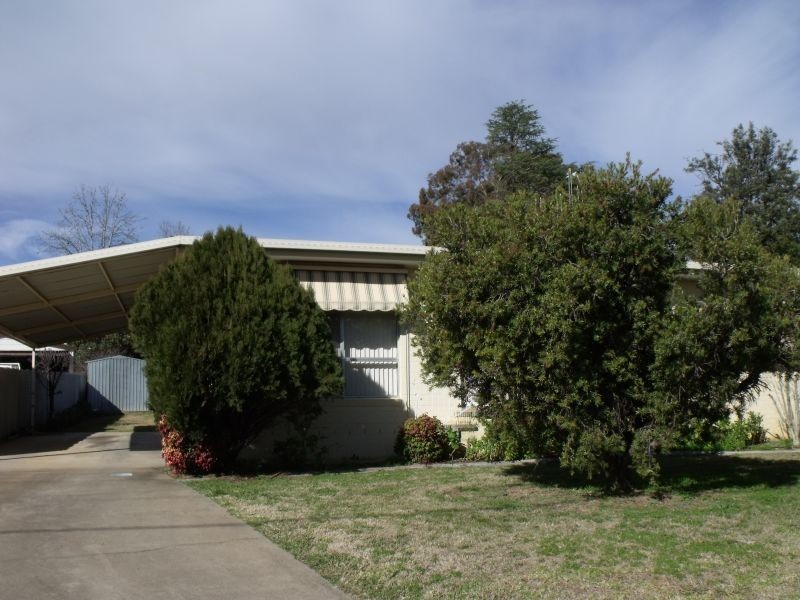 8 Pitt Street, Cowra NSW 2794