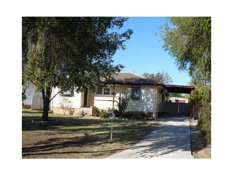 17 Hood Street, Cowra NSW 2794