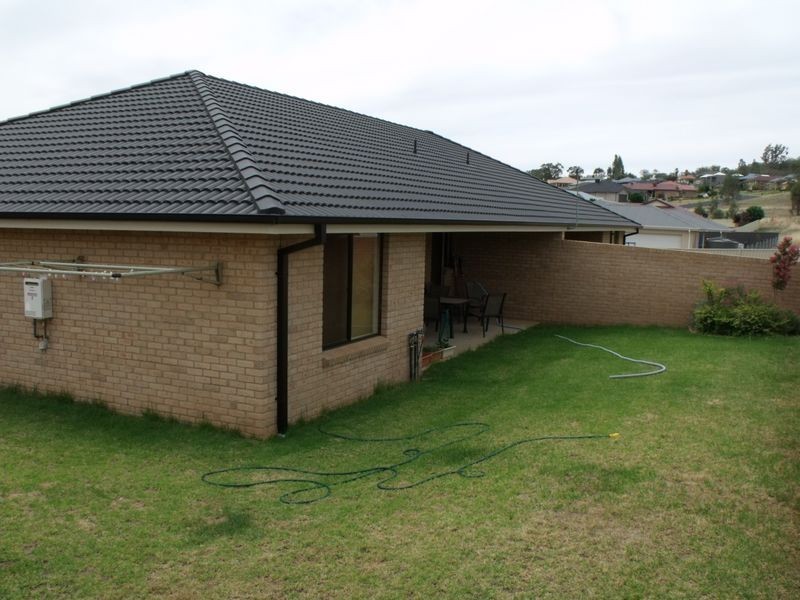 1&2/39 London Drive, Cowra NSW 2794