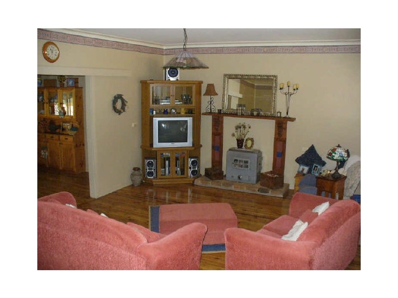 24 Pitt Street, Cowra NSW 2794