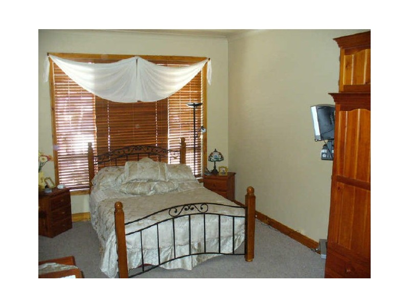 24 Pitt Street, Cowra NSW 2794