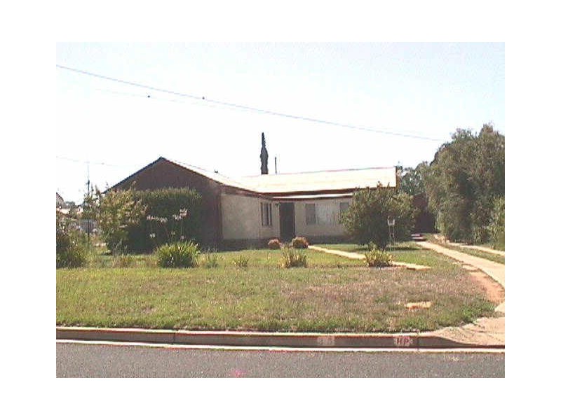 35 Lee Street, Cowra NSW 2794