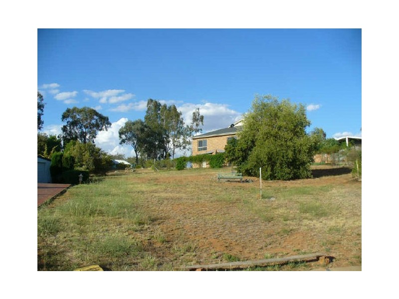 10 Paris Place, Cowra NSW 2794
