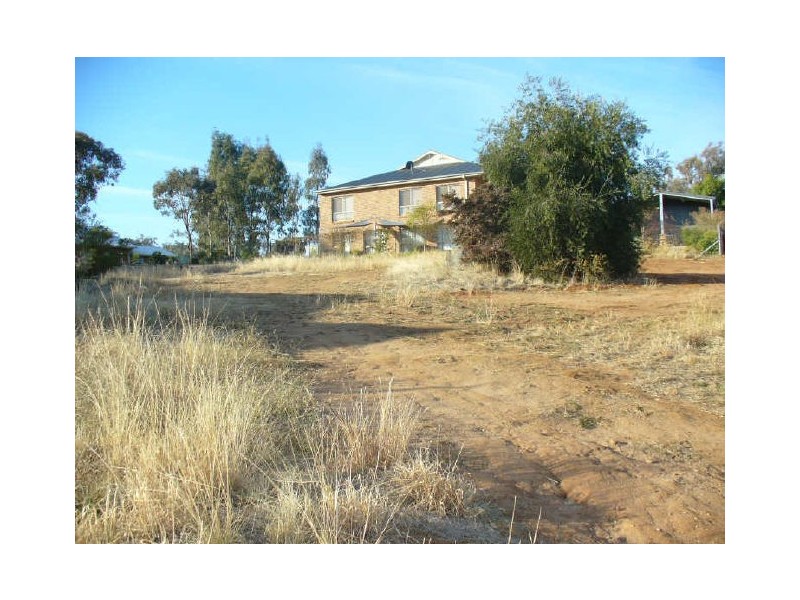10 Paris Place, Cowra NSW 2794
