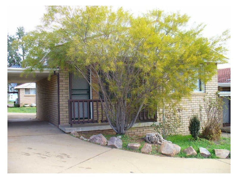 2/1 Brisbane Avenue, Cowra NSW 2794