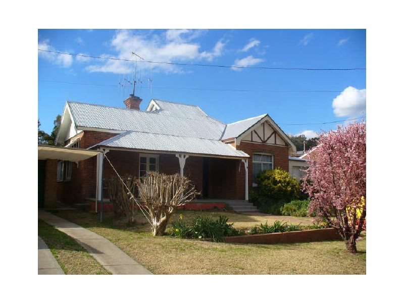 24 Liverpool Street, Cowra NSW 2794