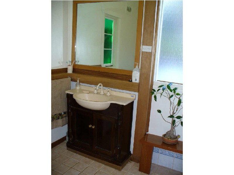 24 Liverpool Street, Cowra NSW 2794