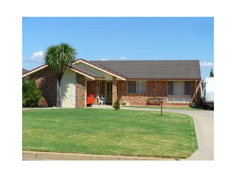 19 Hartley Street, Cowra NSW 2794