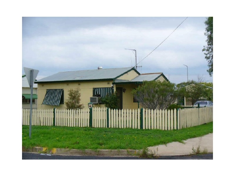 14 Lee Street, Cowra NSW 2794
