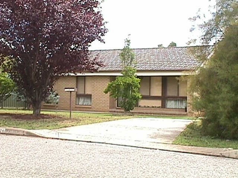 26 Newcombe Street, Cowra NSW 2794