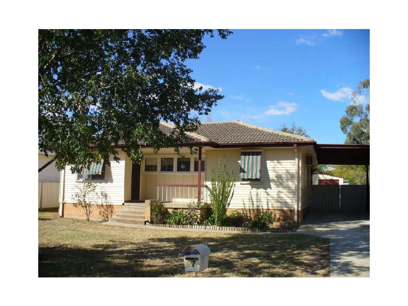 17 Hood Street, Cowra NSW 2794