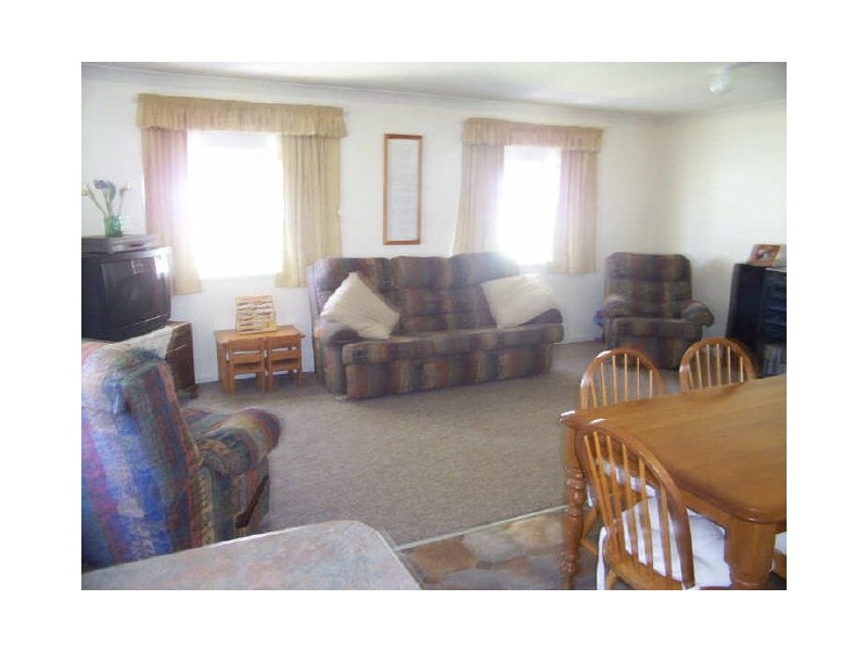 17 Hood Street, Cowra NSW 2794