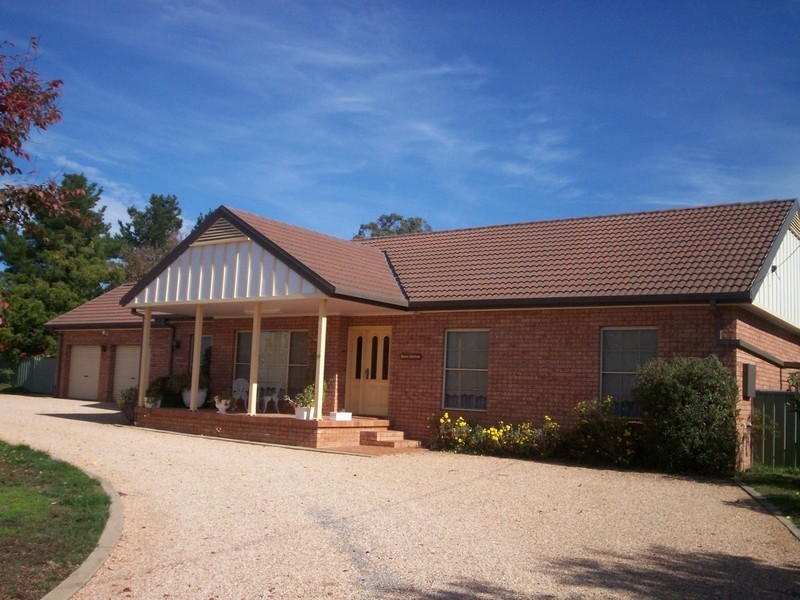 40 Dawson Drive, Cowra NSW 2794