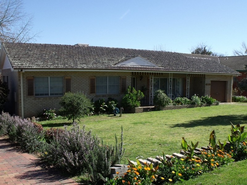 18 Binni Creek Road, Cowra NSW 2794