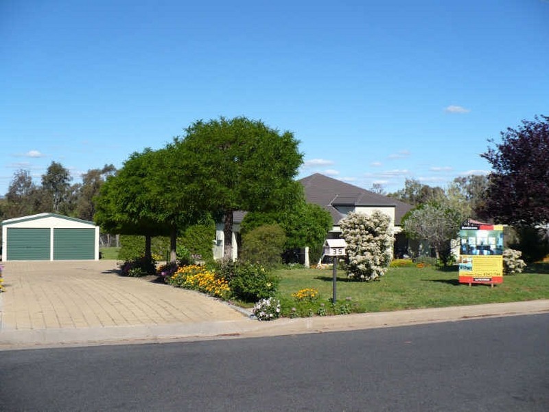 35 Dawson Drive, Cowra NSW 2794