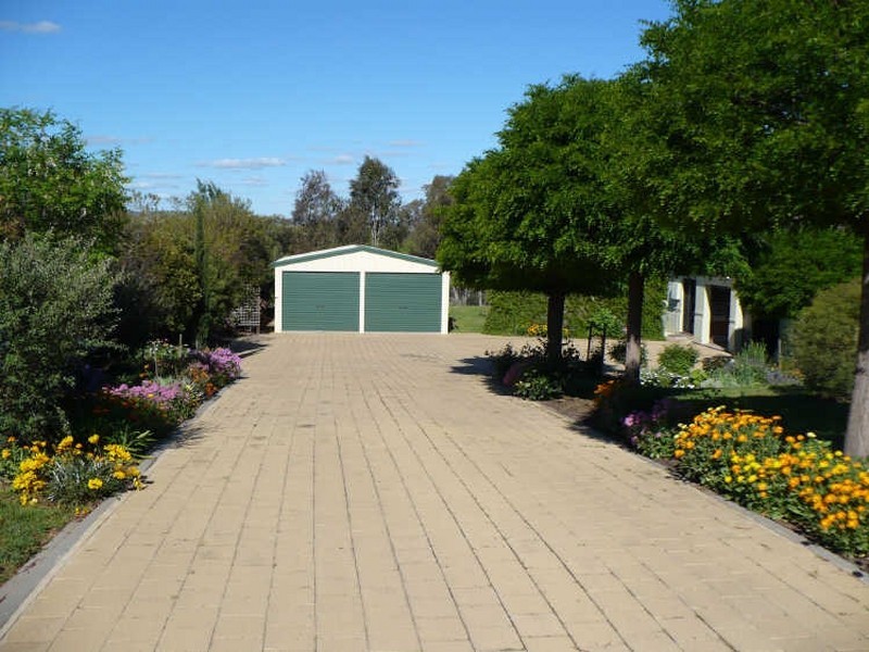 35 Dawson Drive, Cowra NSW 2794