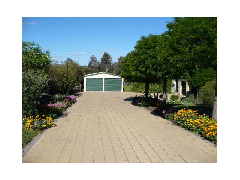 35 Dawson Drive, Cowra NSW 2794