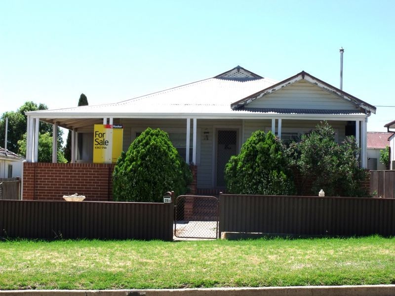 25 Brisbane Avenue, Cowra NSW 2794